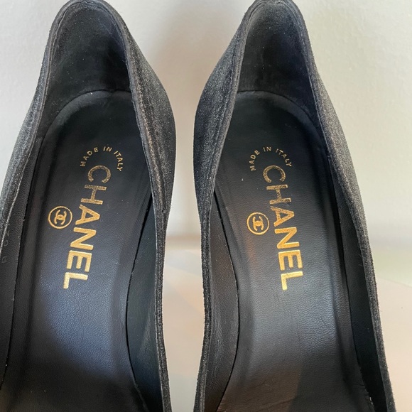 CHANEL CC Logo Metallic Suede Pumps Size 37 - Picture 9 of 16